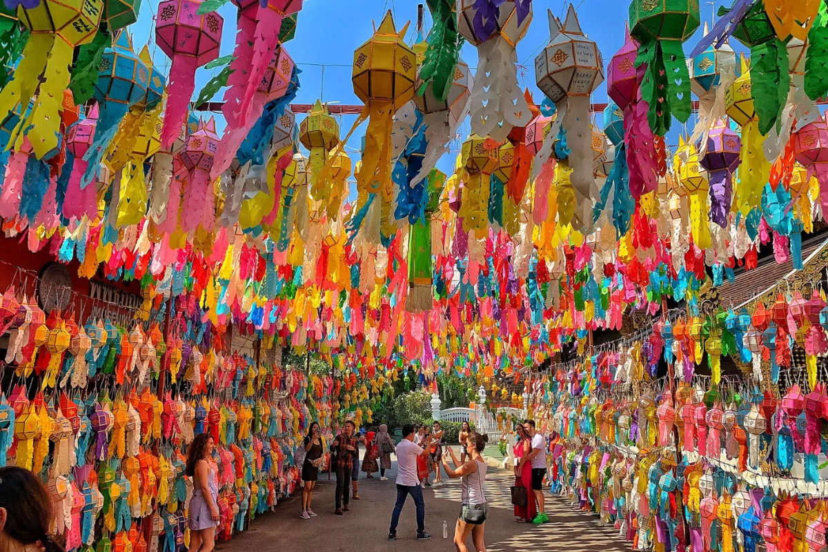 Cools things to do at Chiang Mai Walking Street