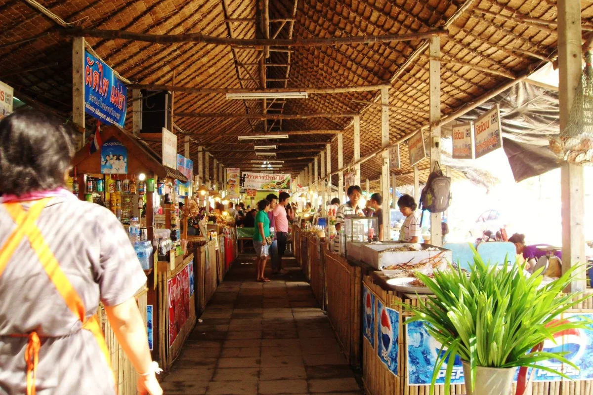 Does Bangkok floating market worth visit ?