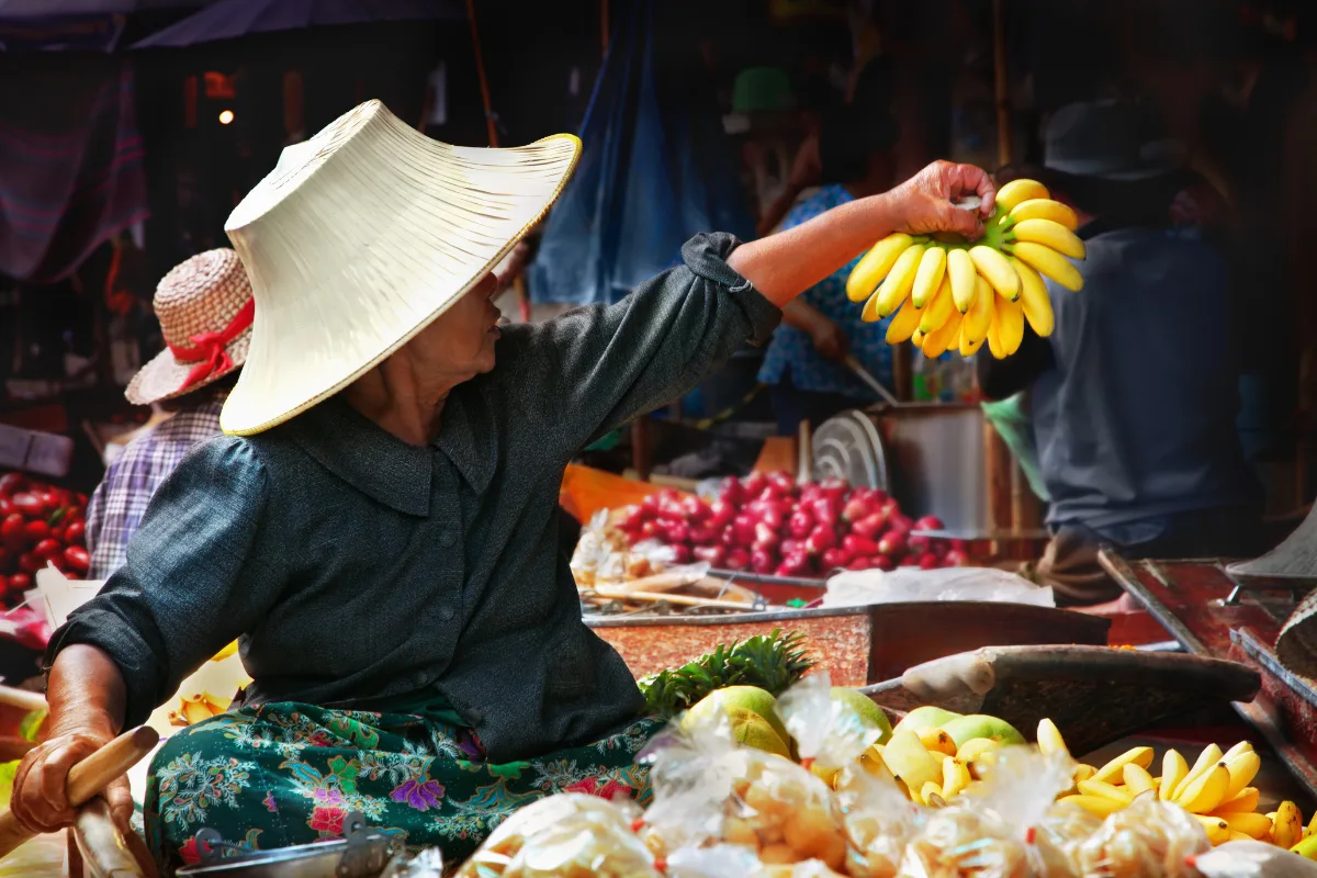 Damnoen Saduak Floating Market