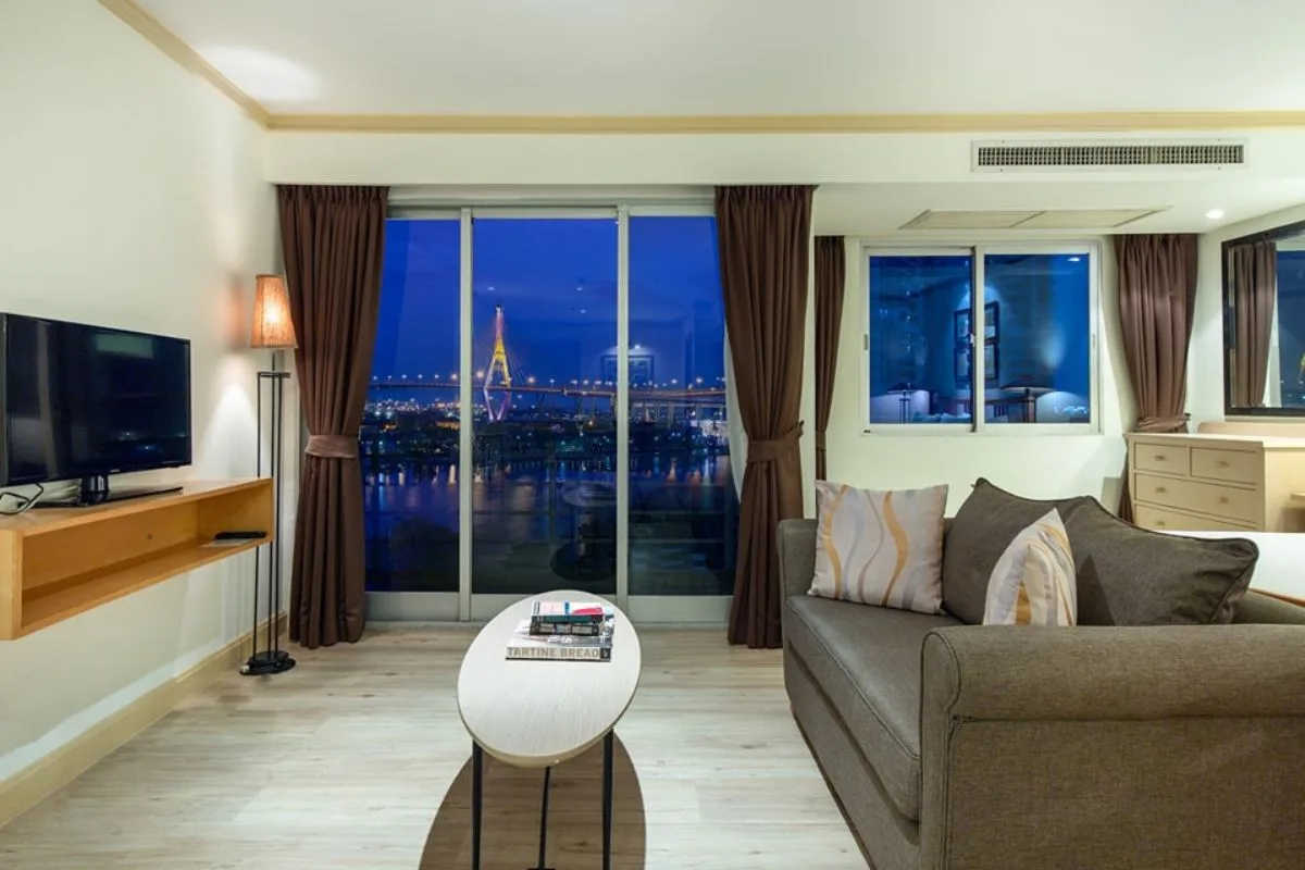 โรงแรมแม่น้ำ ริเวอร์ไซด์ (The Riverfront Hotel Bangkok)