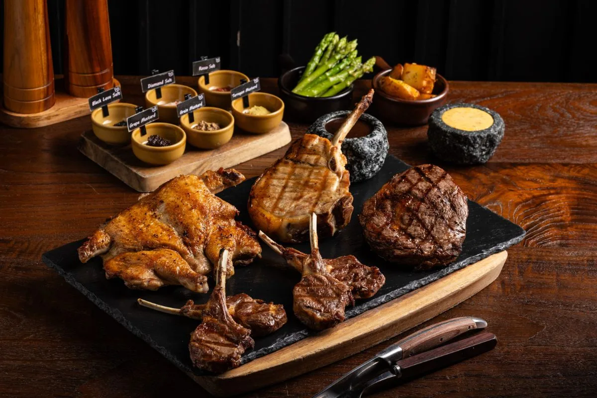 T55 New York Grill Room (โรงแรม M&ouml;venpick จอมเทียน)