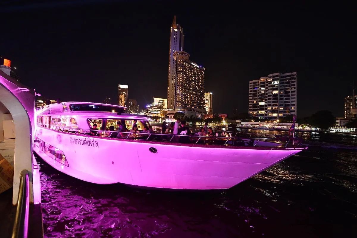 ล่องเรือเจ้าพระยาราคาย่อมเยา | รีวิวการล่องเรือสุดคุ้มในกรุงเทพ