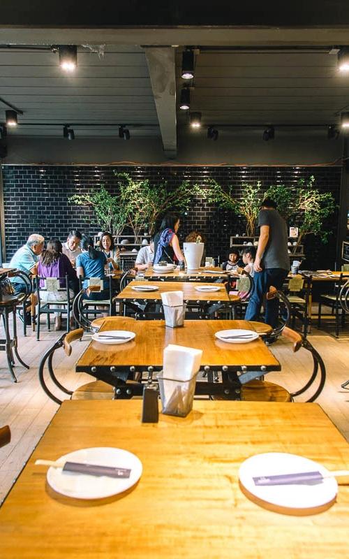 5 ร้านอาหารพัทยา 2026 | พาเพื่อนต่างชาติไปลอง รสไทยแท้ วิวสวย เปิดจริง!